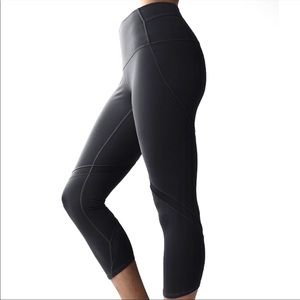 Lululemon Wunder Under Special Edition black crop size 4
